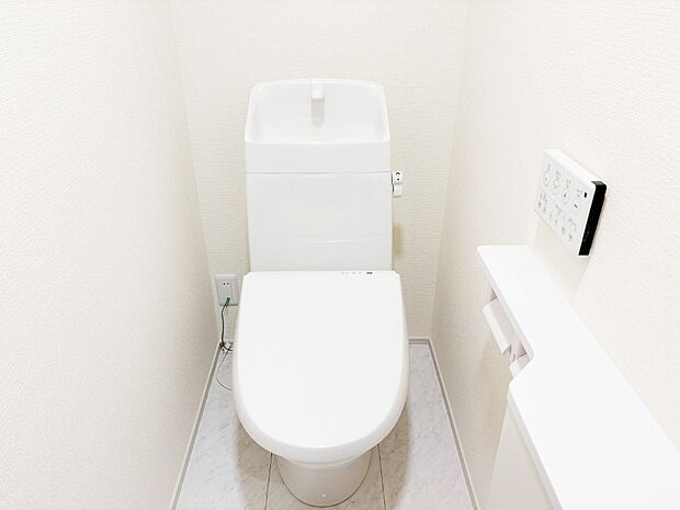【トイレ】トイレは温水洗浄機能付き