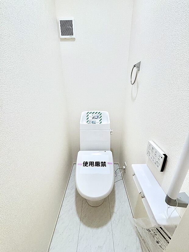 【トイレ】ウォシュレット付きトイレが1階と2階それぞれに配置されていてとても便利です。