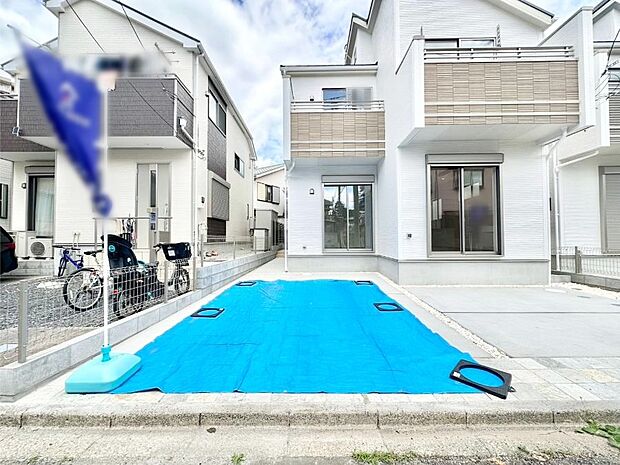 【駐車場】駐車2台可能!急なお客様の駐車に。また、ご家族の自転車スペースとしても大活躍。