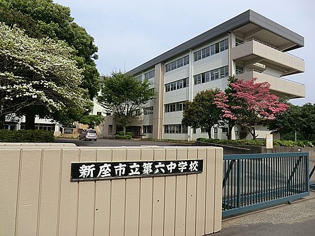 新座市立第六中学校(約1,600m)
