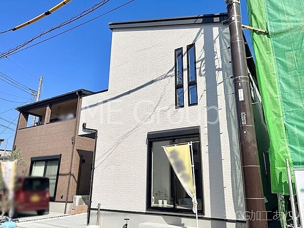 【現地外観写真】たっぷりの陽光と開放感に包まれる明るい住まい