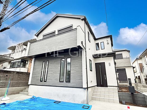 【現地外観写真】上質感あふれる外観デザイン。魅力の住まいを実現。