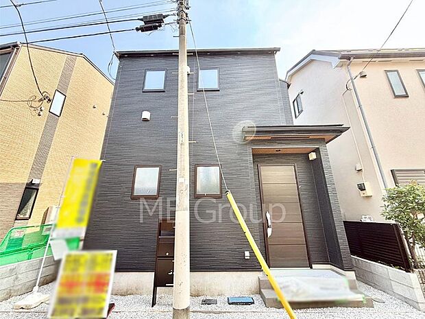 【現地外観写真】洗練された外観、上質な住空間が広がる室内は永く安心して過ごせる住居です。