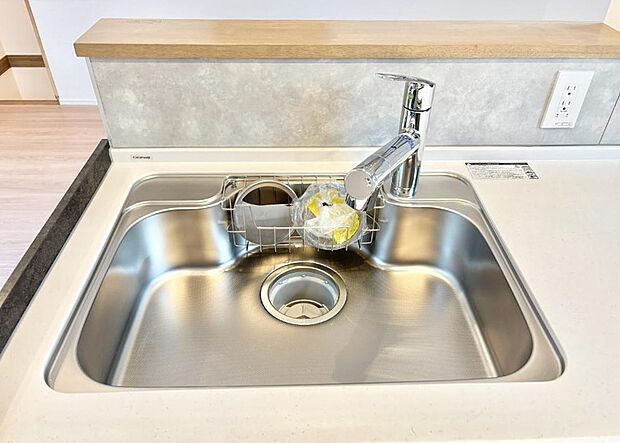 【その他設備(浄水器)】いつでも清潔なおいしいお水を。一つの水栓で水道水と浄水を使い分け。