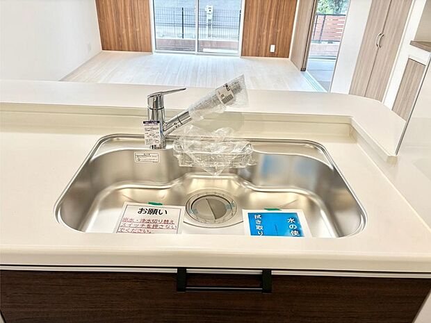 【その他設備(浄水器)】いつでも清潔なおいしいお水を。一つの水栓で水道水と浄水を使い分け。