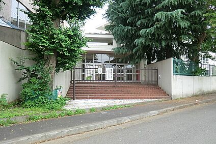 西東京市立柳沢小学校 285m(4分)