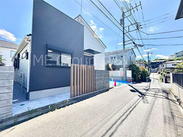 【前面道路含む現地写真】前面道路はきちんと整備されています