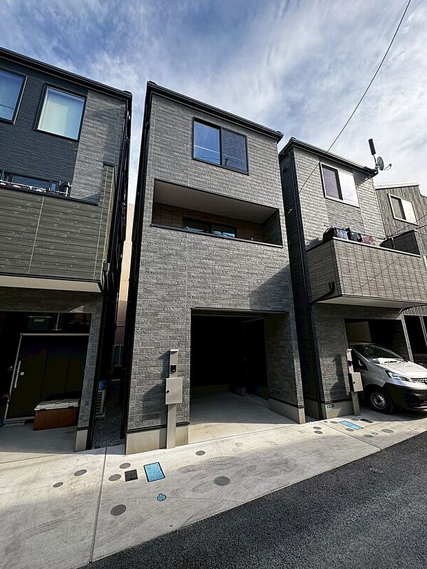 【現地外観】堂々完成!ご内見できます!