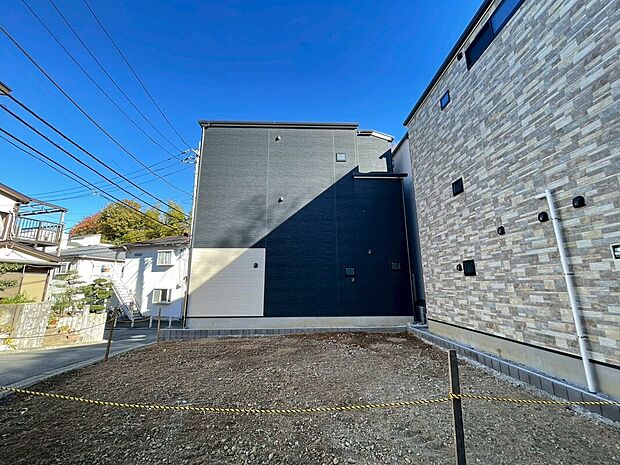 【現地外観】堂々完成!ご内見できます!