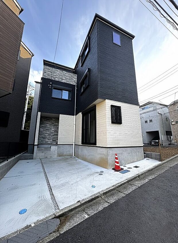 【現地外観】堂々完成!ご内見できます!