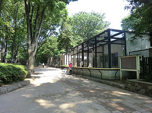 夢見ヶ崎動物公園(約84m)