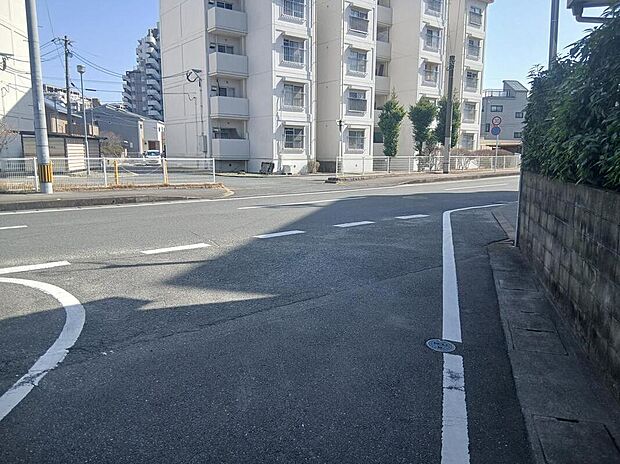 【前面道路含む現地写真】
現地（現地2026年3月）撮影
