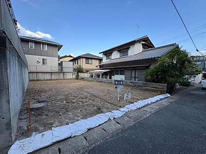 【前面道路含む現地写真】