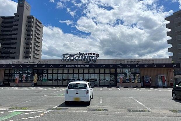 フードウェイ前原店(約1,582m)
