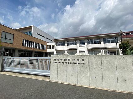 飯塚市立小中一貫校穂波東校 約1660m(徒歩21分)