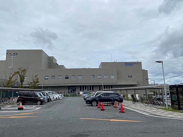 春日市民図書館