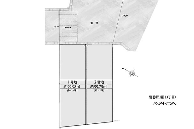【-】全2棟の新築戸建てが誕生!前面道路は幅員約7.9m~13.4m。道路幅にゆとりがあり、車の入出庫がスムーズに行えます。徒歩や自転車での移動もしやすい平坦なエリアに位置します。
