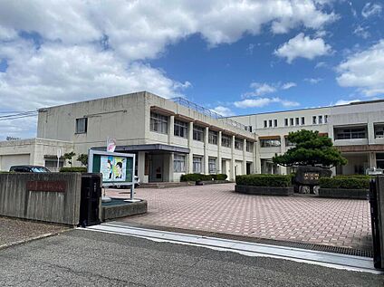 春日市立春日南中学校 約1300m(徒歩17分)