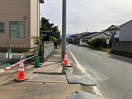 【前面道路含む現地写真】 