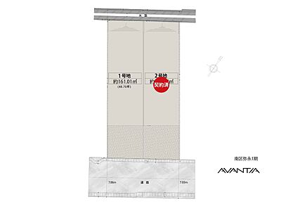 前面道路の幅員は広々約7m。南側が接道しているため、室内に陽光を確保しやすい環境です。敷地面積はゆったり48坪超の広さで、開放感があります。 