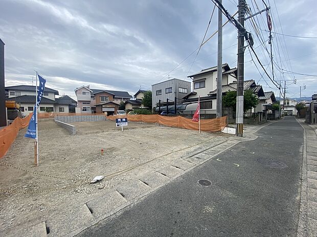 【【現地土地写真】】【現地土地写真】
建ぺい率50％、容積率80％。異なる土地形状から、理想の住まいに適した区画をお選びいただけます。建築可能な建物のボリュームなど、お気軽にご相談ください。/現地（2026年3月）撮影