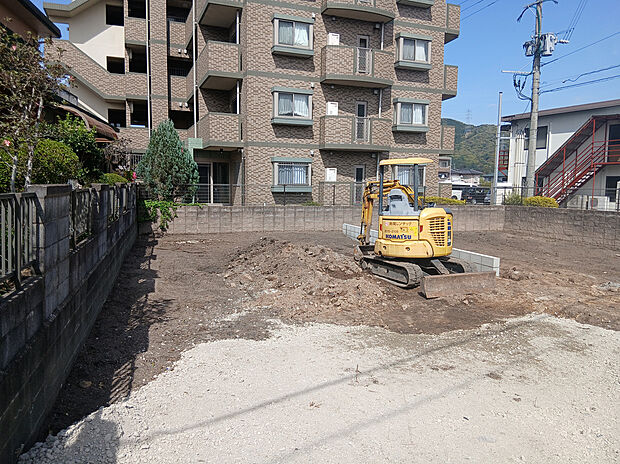 【【現地土地写真】】西鉄バス「筑紫野中学校入口」停まで徒歩5分。「朝倉街道」駅までバスで向かうことができます/現地(2026年4月)撮影