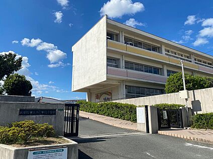 筑紫野市立二日市北小学校 約677m(徒歩9分)