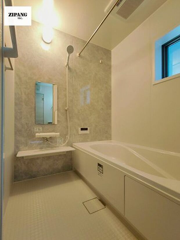 【風呂】【浴室】1坪タイプのお風呂。浴室暖房換気乾燥機付きで、雨の日の洗濯や冬の入浴を快適に過ごせます。