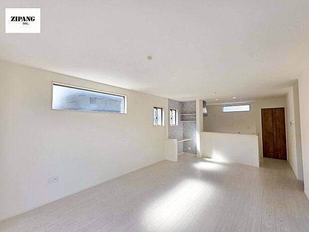 【居間・リビング】【リビング】キッチンと一体になったリビングはひろびろとしたくつろぎ空間を実現しています。