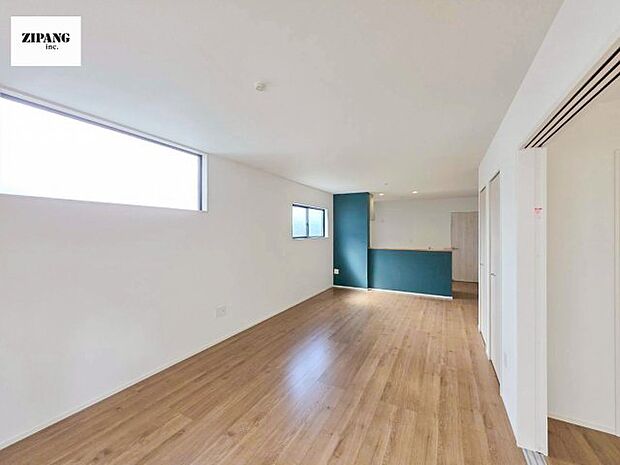 【居間・リビング】【リビング】キッチンと一体になったリビングはひろびろとしたくつろぎ空間を実現しています。