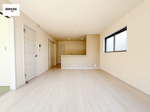 【居間・リビング】【リビング】キッチンと一体になったリビングはひろびろとしたくつろぎ空間を実現しています。