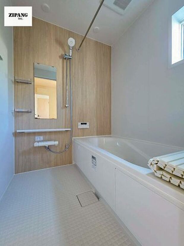 【風呂】【浴室】1坪タイプのお風呂。浴室暖房換気乾燥機付きで、雨の日の洗濯や冬の入浴を快適に過ごせます。