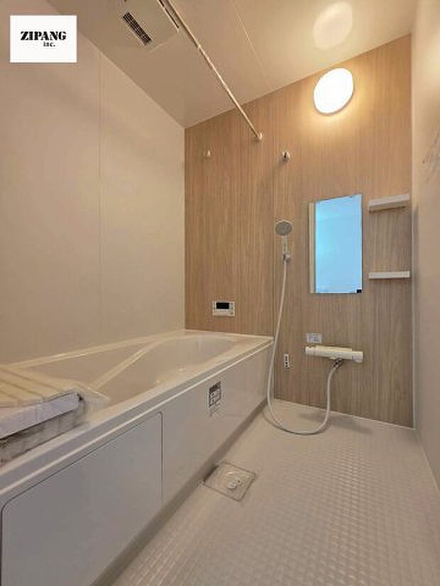 【風呂】【浴室】1坪タイプのお風呂。浴室暖房換気乾燥機付きで、雨の日の洗濯や冬の入浴を快適に過ごせます。