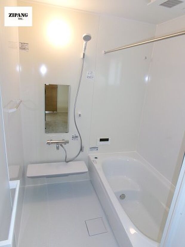 【風呂】【浴室】1坪タイプのお風呂。浴室暖房換気乾燥機付きで、雨の日の洗濯や冬の入浴を快適に過ごせます。