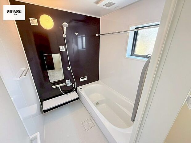 【風呂】【浴室】1坪タイプのお風呂。浴室暖房換気乾燥機付きで、雨の日の洗濯や冬の入浴を快適に過ごせます。