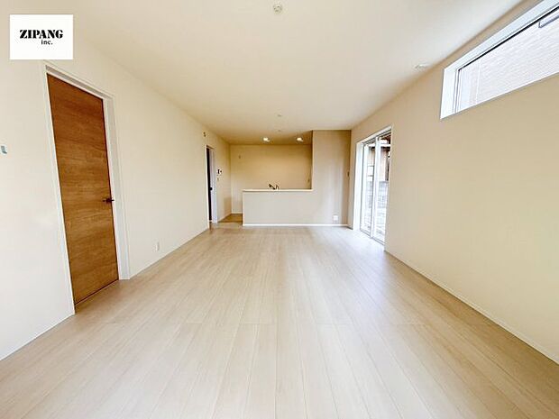 【居間・リビング】【リビング】キッチンと一体になったリビングはひろびろとしたくつろぎ空間を実現しています。