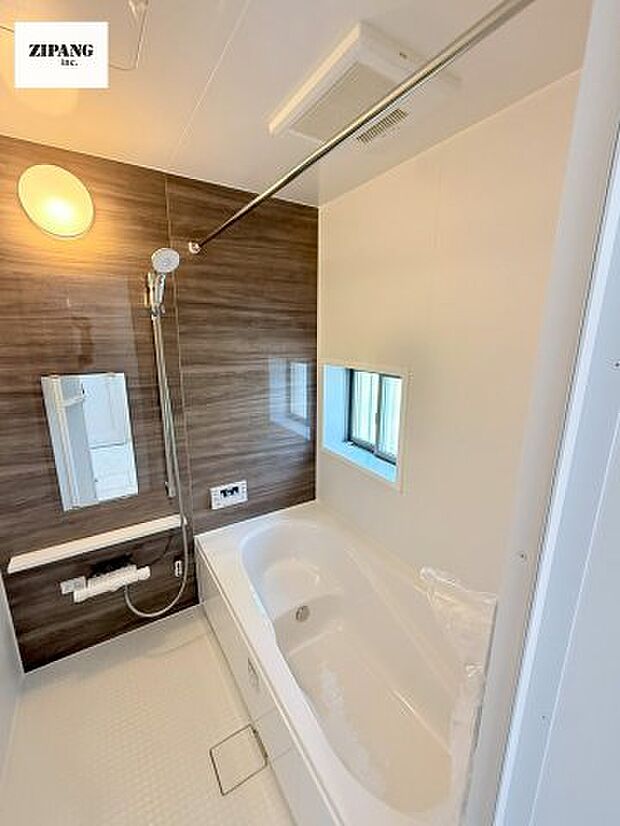 【風呂】【浴室】1坪タイプのお風呂。浴室暖房換気乾燥機付きで、雨の日の洗濯や冬の入浴を快適に過ごせます。