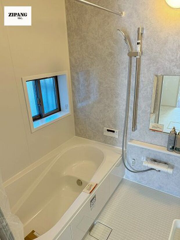 【風呂】【浴室】1坪タイプのお風呂。浴室暖房換気乾燥機付きで、雨の日の洗濯や冬の入浴を快適に過ごせます。