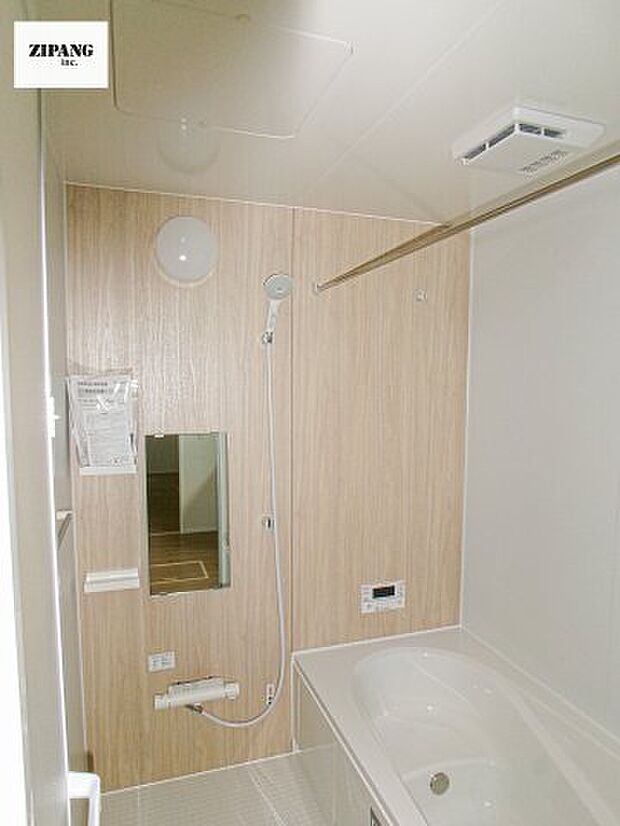 【風呂】【浴室】1坪タイプのお風呂。浴室暖房換気乾燥機付きで、雨の日の洗濯や冬の入浴を快適に過ごせます。 
