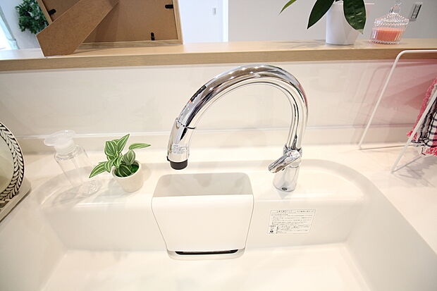 【キッチン水栓】タッチレス水栓で、直接触らないので水垢汚れが付きにくいです！