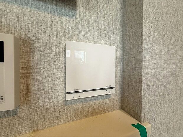 【◆床暖房】リビングには足元から身体全体をポカポカ温めてくれる床暖房が設置されております。埃を舞い上げる事なく快適にお過ごしいただけます。ハウスダストが減少出来るのはとても嬉しいPOINTです。