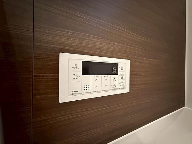 【◆フルオートバス】浴室にはフルオートバスが設置されております。ワンタッチで浴槽の温度調整・追い焚き・足し湯などが操作出来ます。エネルックも搭載しております。