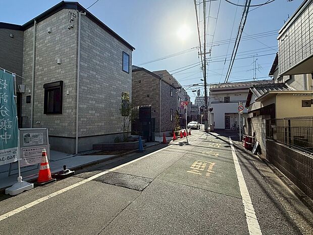 【◆前面道路】前面道路は広く、お車の出し入れもストレスを感じる事なくスムーズに出来ます。