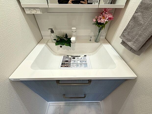 【◆洗面ボウル】耐水性と撥水性に優れた洗面ボウルになります。お掃除もサッと出来ます。スライド水栓になっておりますので身支度も簡単に出来ます。