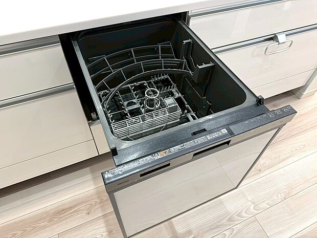 【◆食洗機】手間や場所を取らないビルトイン食洗機になります。パワフルな洗浄力が頑固な油汚れをしっかり洗い流してくれます。節水＆ECO機能を搭載した先進の食洗機です。