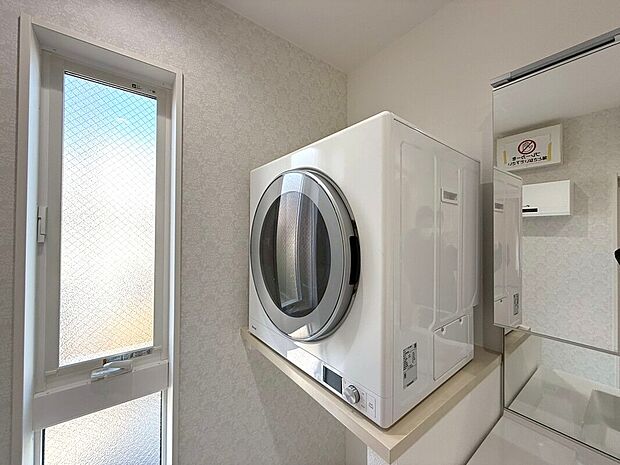 【◆乾燥機】洗面室には乾燥機「乾太くん」が設置されております。。購入するとかなりお高い商品になりますので、設置されているのは嬉しいPOINTです。最新の乾燥機になりますのでECO機能も搭載された暮らしも優しくなります。
