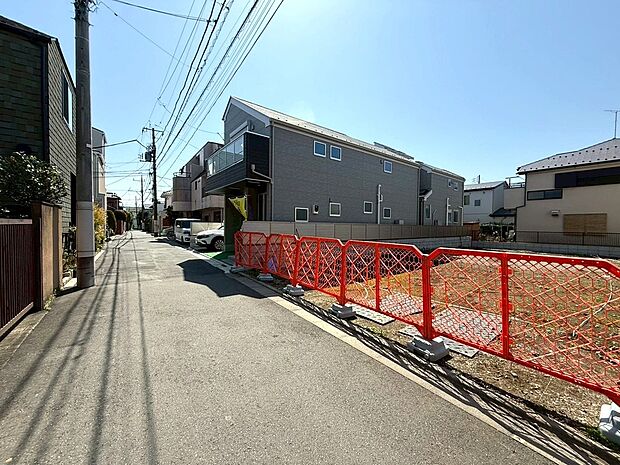 【◆前面道路】前面道路は車両通行も少なく、お子様にもご安心いただけます。