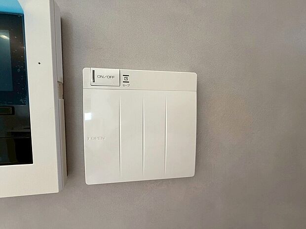 【◆床暖房】リビングには床暖房が設置されております。足元から身体全体をポカポカ温めてくれます。ハウスダストも軽減出来ます。