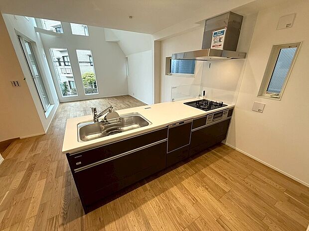 【◆キッチン】同仕様写真になります。完成前になりますのでショールームにて実際の品質をご覧いただきながら詳細にプレゼンテーションさせていただきます。より具体的なイメージを掴んでいただけると思います。