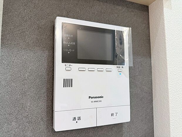 【◆インターホン】来訪者の顔が良く見えるカラースクリーンのインターホンになります。録画機能もある為ご自宅に不在の際に来訪された方の顔を確認していただくことが可能となっております。